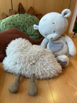 Lote peluches: Dinos, oso, estrella musical