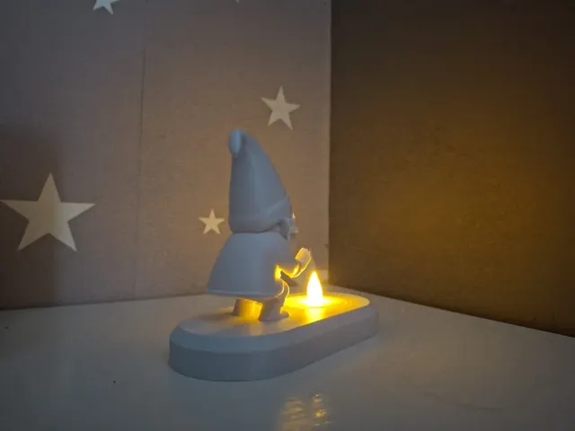 Gnomo con vela LED, figura decorativa