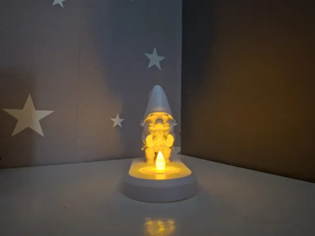 Gnomo con vela LED, figura decorativa