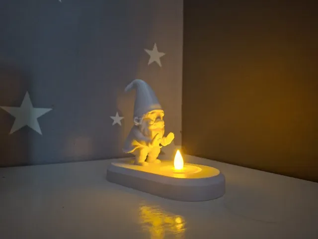 Gnomo con vela LED, figura decorativa