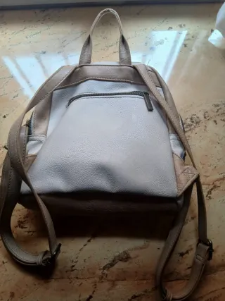 Mochila beige y multicolor