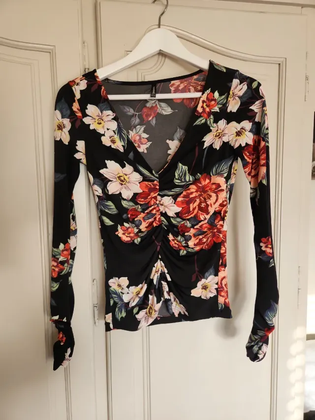 Camiseta flores ajustada Talla S