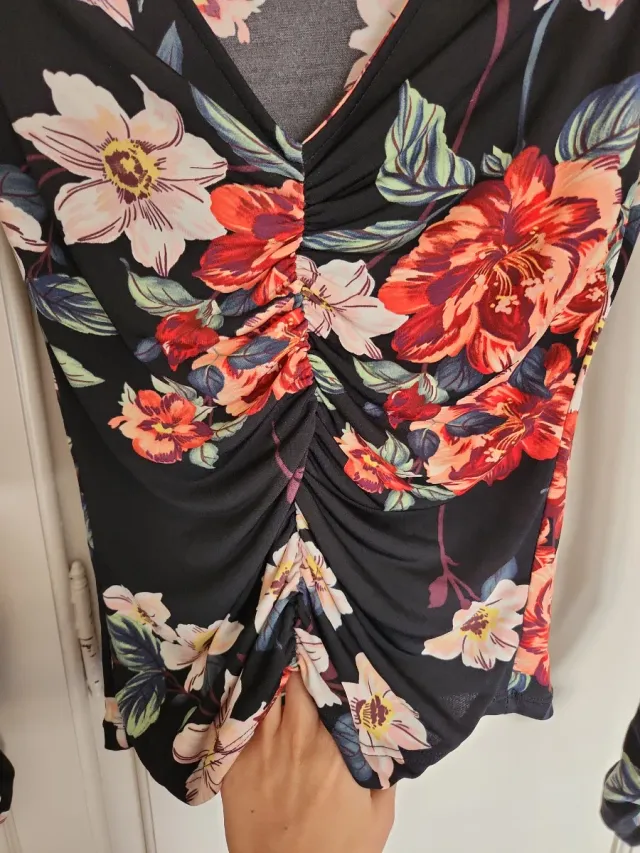 Camiseta flores ajustada Talla S