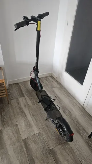 Patinete Eléctrico Xiaomi Scooter 4 + Cargador