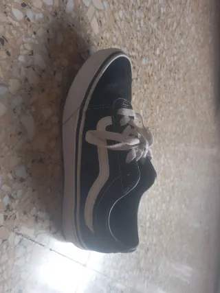 Vans Negras y Blancas Talla 35