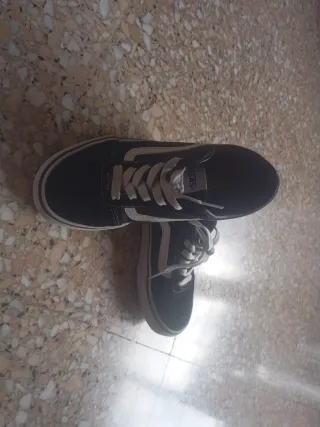 Vans Negras y Blancas Talla 35