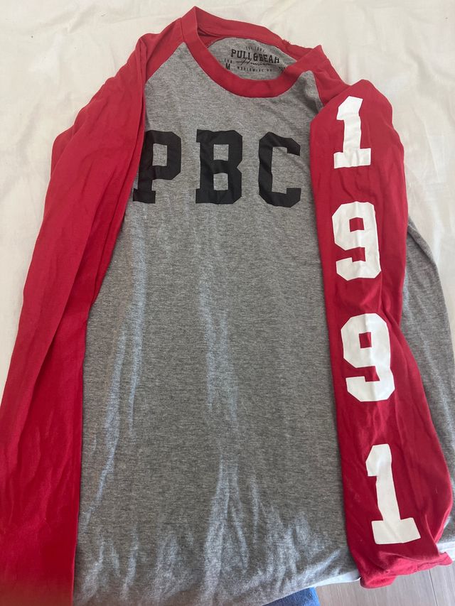 Camiseta Pull&Bear PBC 1991 Gris y Roja Talla M