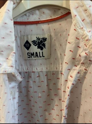 Camisa blanca con puntos rojos Talla S Marca TEX
