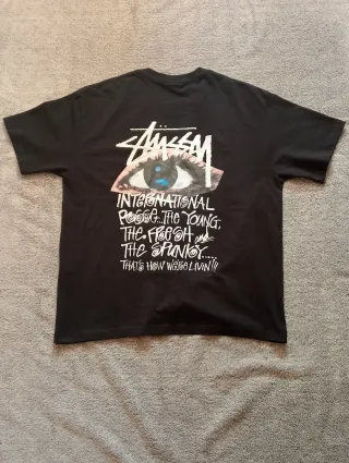 Camiseta Stussy Negra con Diseño Eye