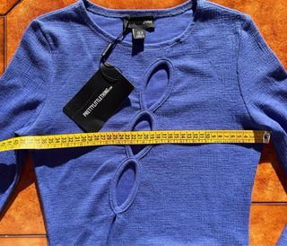 Top Blu Maniche Lunghe Cut-Out PrettyLittleThing