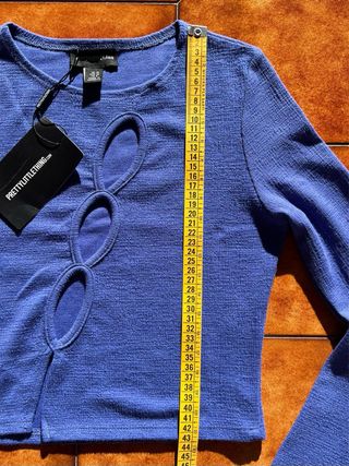 Top Blu Maniche Lunghe Cut-Out PrettyLittleThing