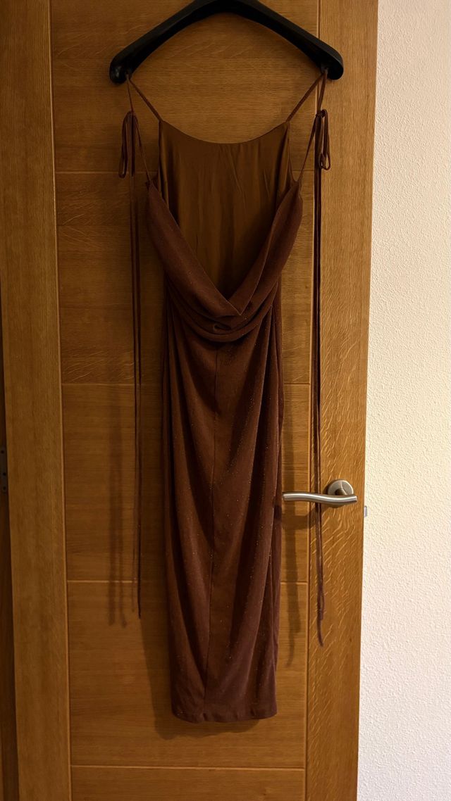 Vestido largo marrón brillante