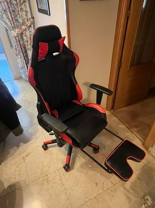 Silla Gaming Negra y Roja con Reposapiés