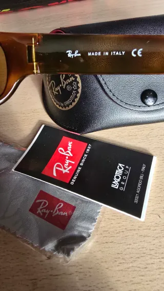 Gafas de sol Ray-Ban RB4046 sin usar