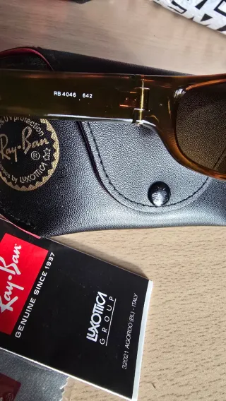 Gafas de sol Ray-Ban RB4046 sin usar