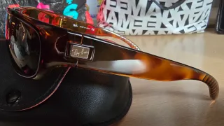 Gafas de sol Ray-Ban RB4046 sin usar