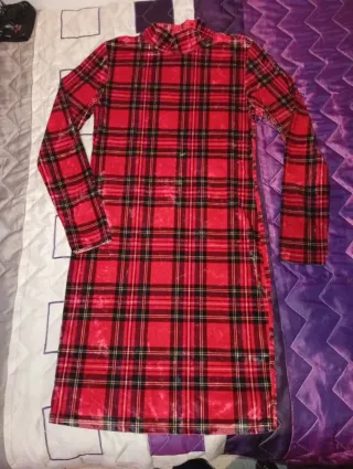 SOLO ENVÍOS. Vestido de cuadros rojo y negro