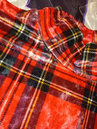 SOLO ENVÍOS. Vestido de cuadros rojo y negro