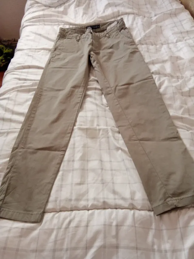 Pantalón chino beige hombre