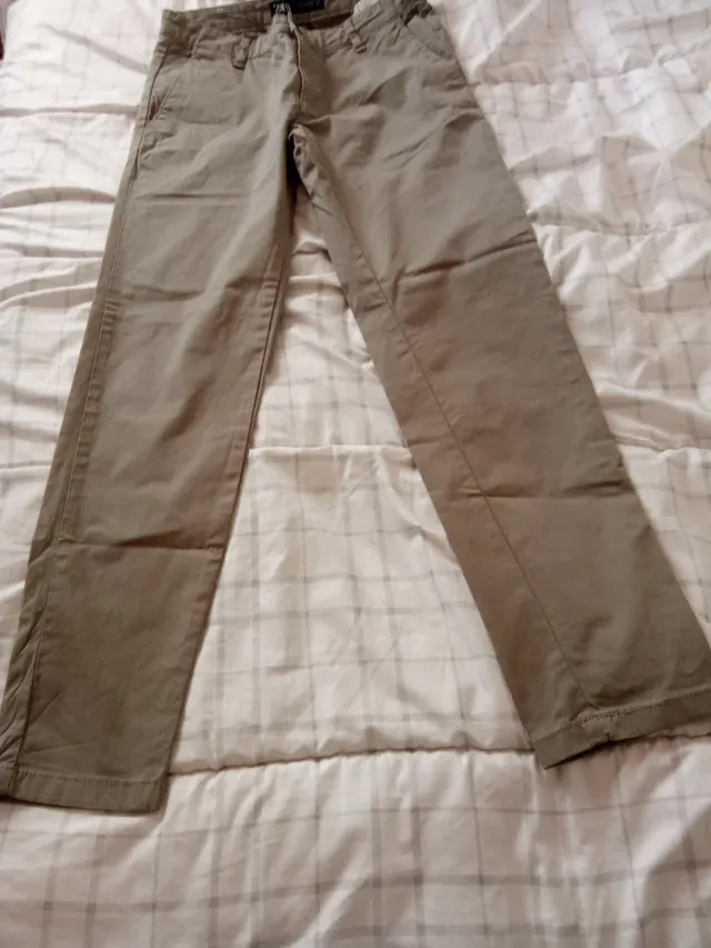 Pantalón chino beige hombre