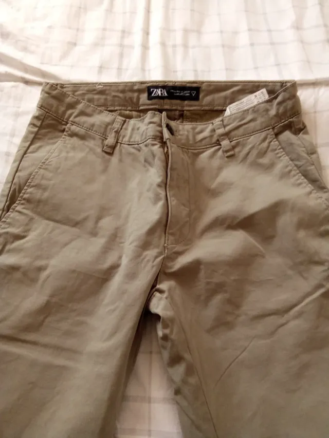 Pantalón chino beige hombre