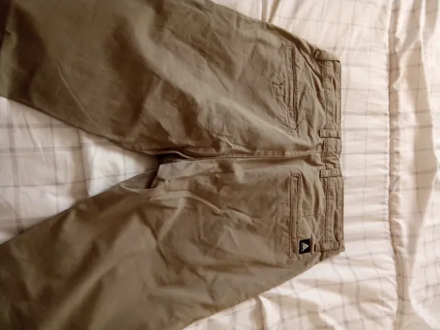 Pantalón chino beige hombre