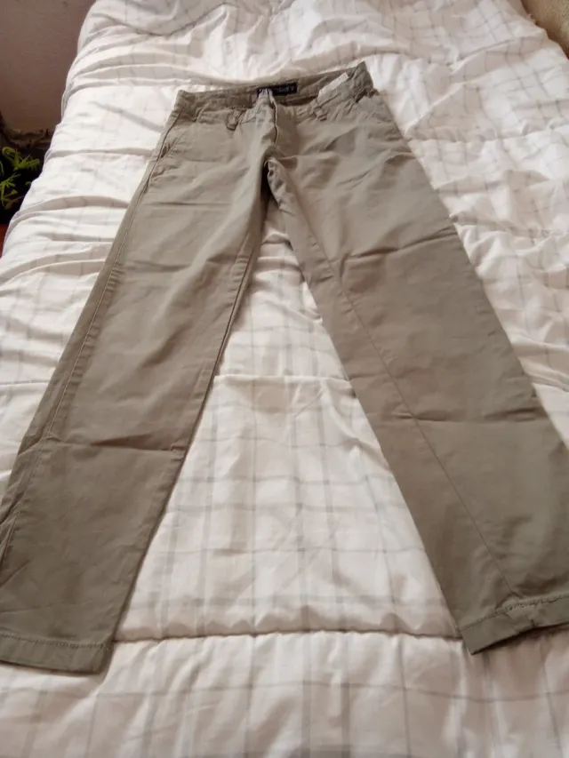 Pantalón chino beige hombre