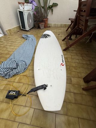 Tabla de surf con quillas