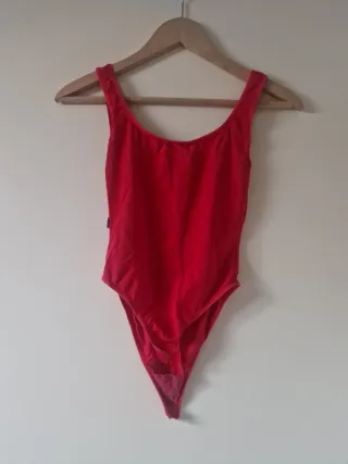 Body rojo tirantes