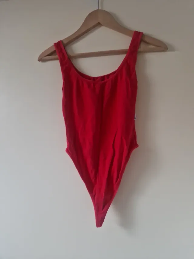 Body rojo tirantes