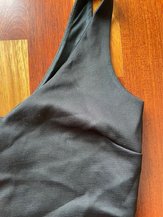 Top negro tirantes escote pico Stradivarius