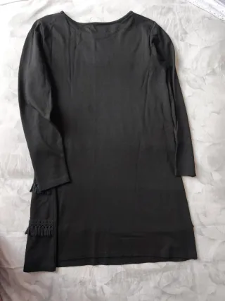 Vestido negro con flecos