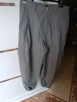 Pantalón cargo gris talla L