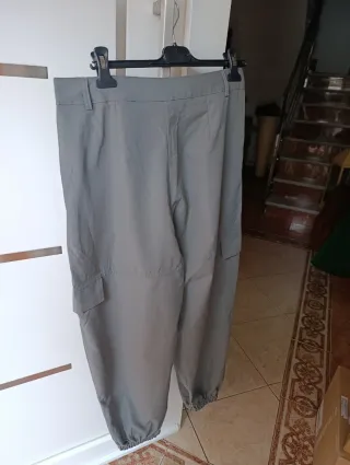 Pantalón cargo gris talla L