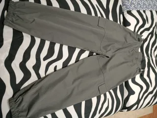 Pantalón cargo gris talla L