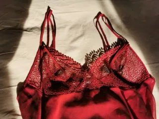 Camisón tirantes encaje vino