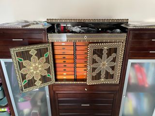 Mueble Taracea Artesanal Expositor Relojes