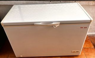 Congelatore a pozzetto bianco