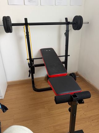 Banco de pesas multifuncional con barra