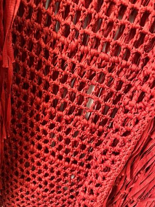 Chaleco de crochet con flecos