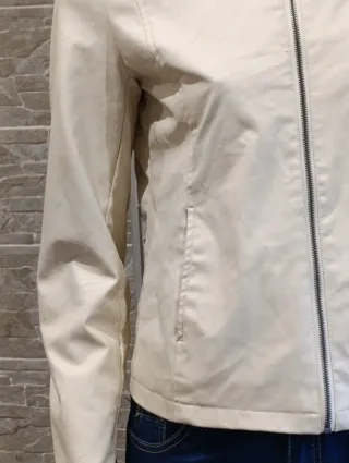 Chaqueta polipiel beige