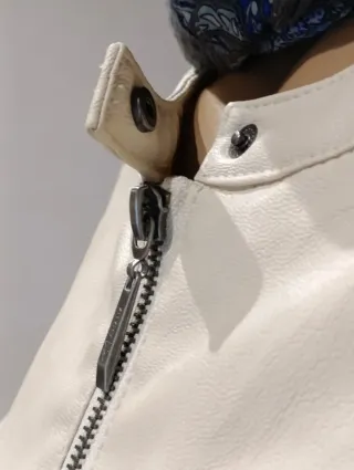 Chaqueta polipiel beige