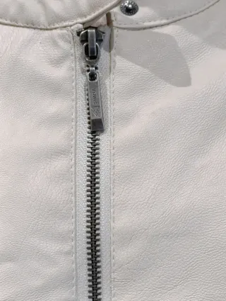 Chaqueta polipiel beige