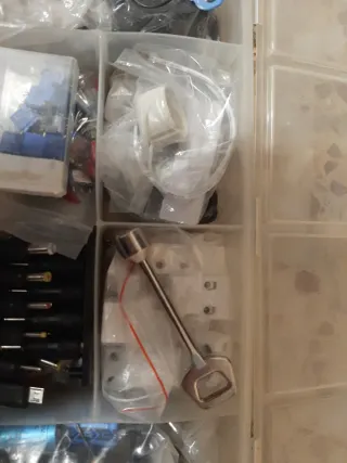 Caja piezas electrónica y electricidad