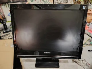 Tris di monitor varie forme