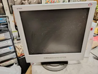 Tris di monitor varie forme