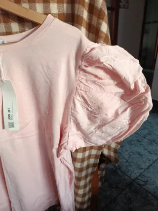 Camiseta ZARA manga abullonada rosa