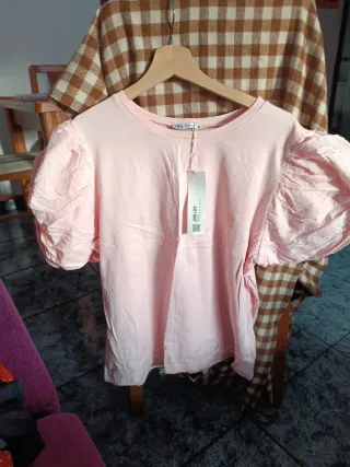 Camiseta ZARA manga abullonada rosa