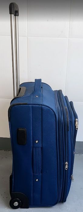 Maleta azul de viaje