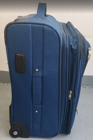 Maleta azul de viaje